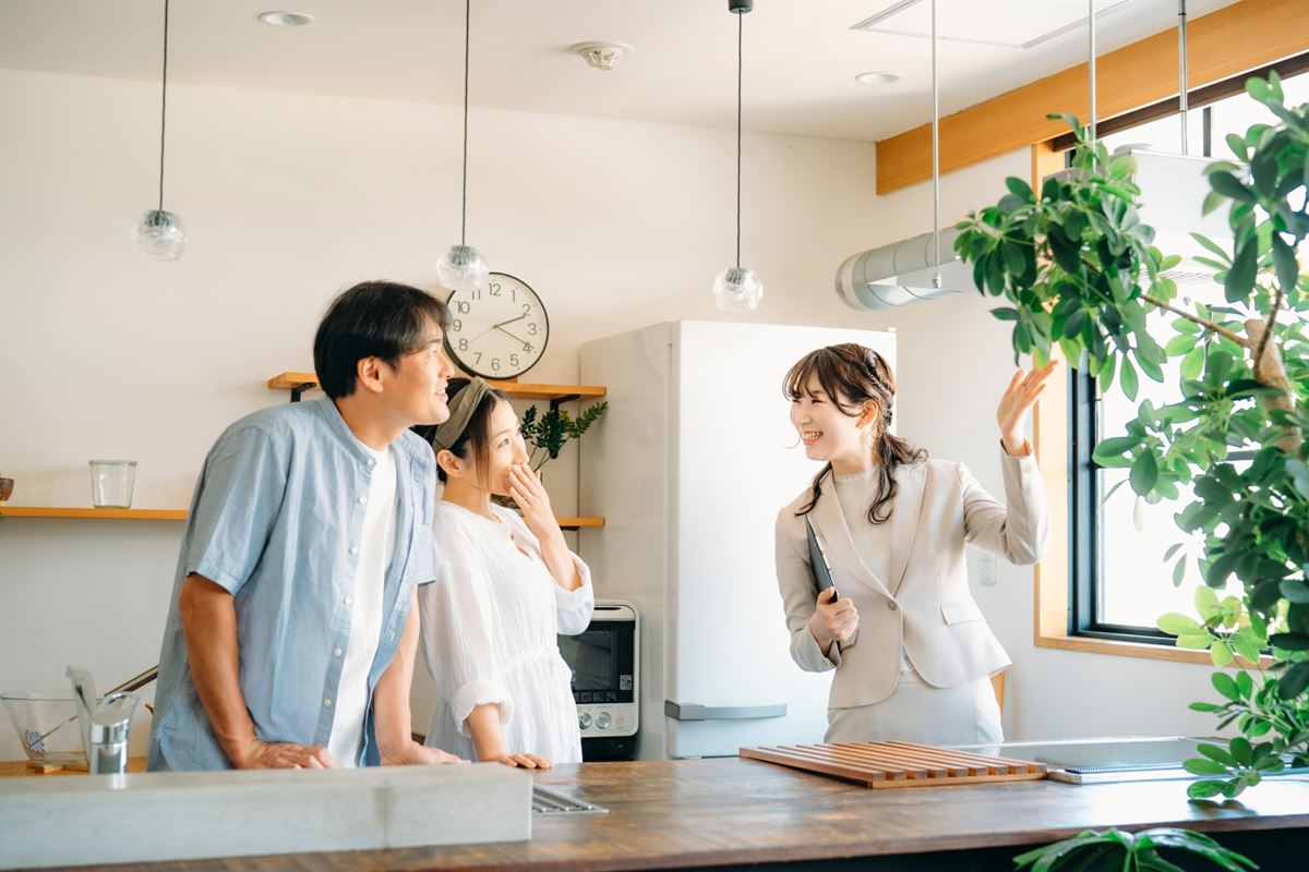 依頼する住宅会社を検討